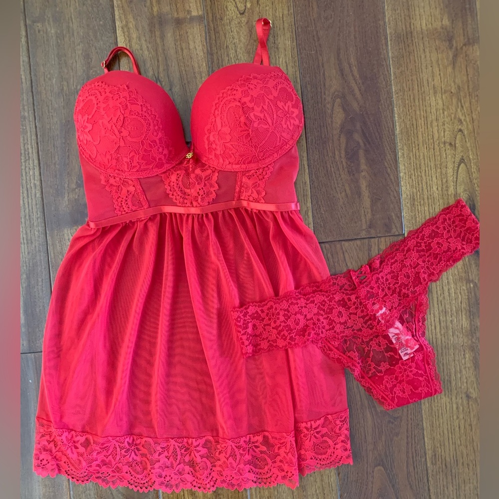 Daisy Fuentes Red Lace Sheer Lingerie Size L underwire molded bra & NEW VS Thong